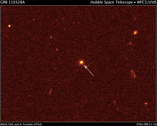 .3.   ( )  3,8    ࠗ    GRB110328A.     4 2011    .   - : NASA/ESA/A. Fruchter (STScI)