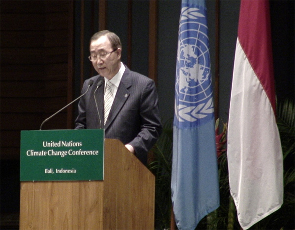 Генеральный секретарь ООН Бан Ги-Мун призывает стороны к компромиссу во время повторного визита. (Фото автора)