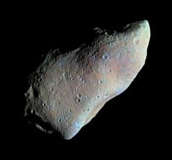 Цветной снимок астероида Гаспра. Обратите внимание на красные области. Изображение с сайта www.universetoday.com