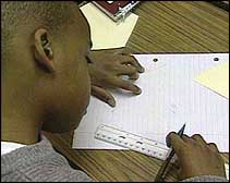 Низкая успеваемость чернокожих школьников в США во многом объясняется общественными стереотипами, влияющими на самооценку учащихся (фото с сайта archives.cnn.com)