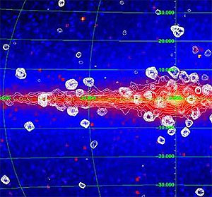 Вид Галактики в ближнем инфракрасном диапазоне по данным спутника COBE (цвет) очень напоминает ее диффузное свечение в рентгеновском диапазоне до данным спутника RXTE (контуры). Рис.: NASA/GSFC/RXTE/COBE /M Mevnivtsev et al