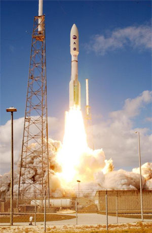 Ракета Altas-5 с зондом New Horizons уходит к Плутону (фото с сайта pluto.jhuapl.edu)