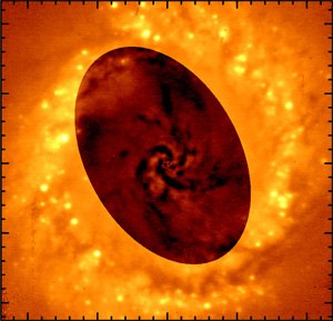 На снимке, сделанном с помощью masking technique, отчетливо видна сложная сеть из волокнистых структур, закручивающаяся по спирали к центру галактики (фото с сайта www.eso.org)