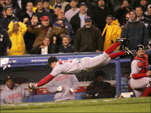 На совести игроков популярных спортивных команд (в данном случае, бейсбольной команды «Красные носки») немало обращений в «скорую» их болельщиков (фото с сайта www.boston.com)