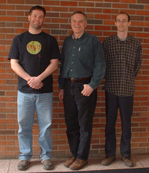 Авторы эксперимента — группа исследователей из Университета Альберты. Слева направо: Джеймс Дэй (James Day), Джон Бимиш (John Beamish), Тобиас Херман (Tobias Herman). Фото с сайта www.ualberta.ca
