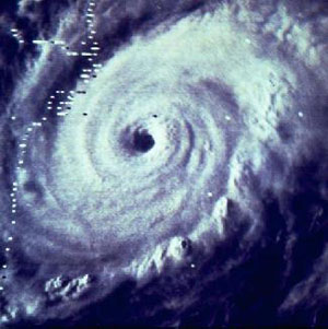 Тропический циклон (изображение с сайта galleryoffluidmechanics.com)